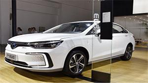 Chinesischer Automobilhersteller rollt erstes Auto von der Produktionslinie der südafrikanischen Produktionsanlage