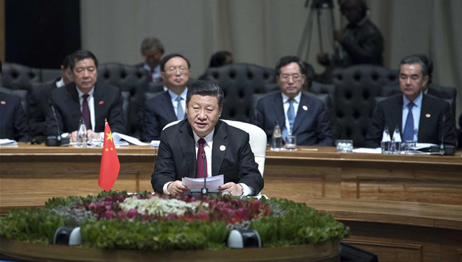Xi Jinping hält eine Rede auf der Plenarsitzung des 10. BRICS-Gipfeltreffens in Johannesburg