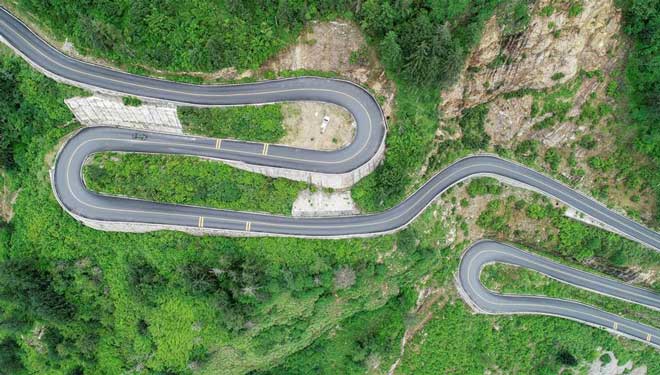 Schnellstraße Gyirong-Pass in Tibet gewinnt nach Erdbeben wieder an Dynamik