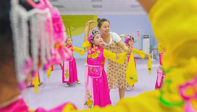 Traditionelle chinesische Kunstaktivitäten bereichern die Sommerferien der Schüler in der Provinz Hebei