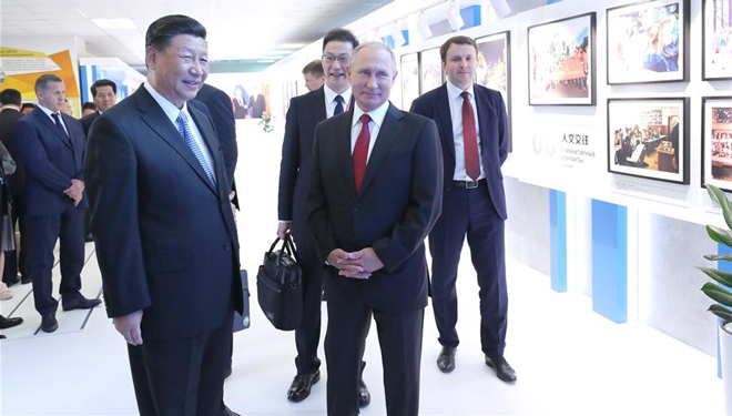 Xi Jinping und Putin besuchen Fotoausstellung der Handels- und Wirtschaftskooperation zwischen beiden Ländern