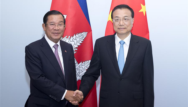 Li Keqiang trifft sich mit dem kambodschanischen Premierminister