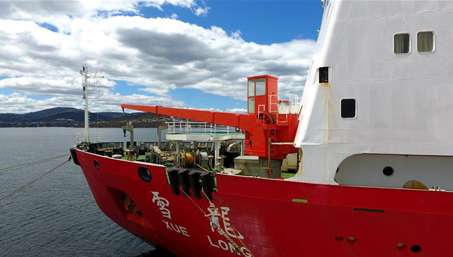 Xuelong legt am hafen Hobart in Australien an