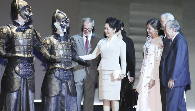 Peng Liyuan besucht Königliches Theater in Madrid
