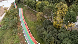 Lauf- und Radweg entlang des Jangtse-Fluss in Chongqing