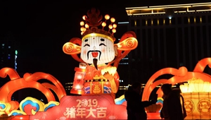 Farbige Laternen zum Neujahrfest in Gansu beleuchtet