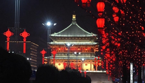 Xi'an mit schönen Lichtern geschmückt