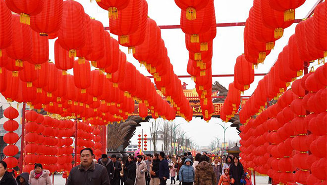 Festliche Stimmung auf Tempelmesse in Shandong