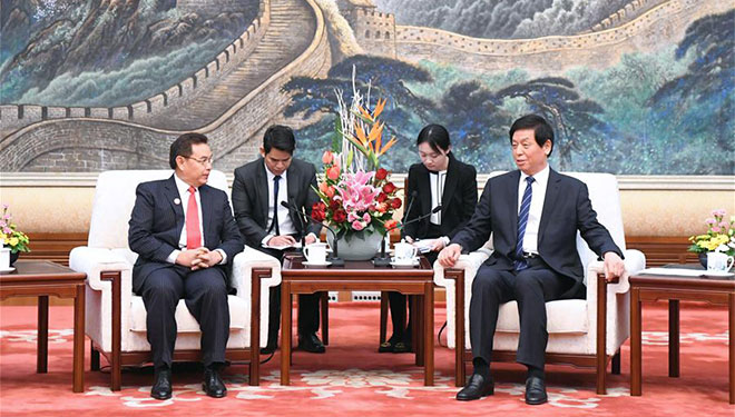 Li Zhanshu trifft Präsident der Laotischen Front für nationalen Aufbau in Beijing