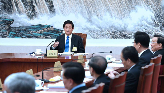 Li Zhanshu sitzt Sitzung der Vorsitzenden des Ständigen Ausschusses des 13. NVK vor