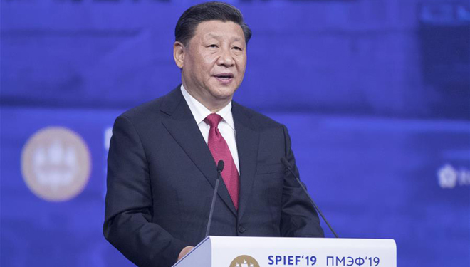 Xi Jinping nimmt an Plenarsitzung des 23. St. Petersburg Internationalen Wirtschaftsforums teil
