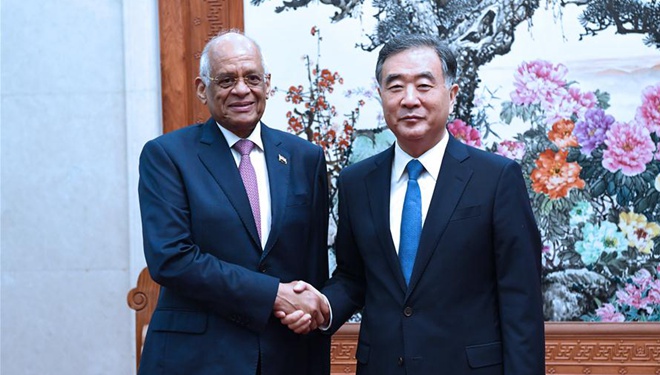 Wang Yang trifft ägyptischen Parlamentspräsidenten Ali Abdel-Aal