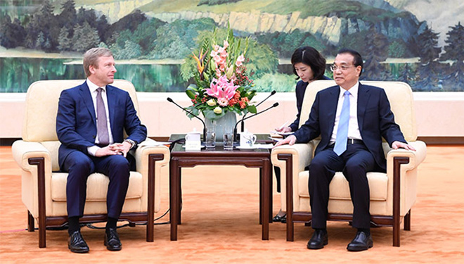 Li Keqiang trifft Mitglieder des internationalen Beratungsausschusses für fortschrittliche Fertigung