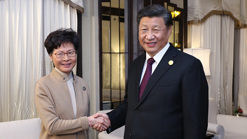 Xi trifft Chief Executive der HKSAR