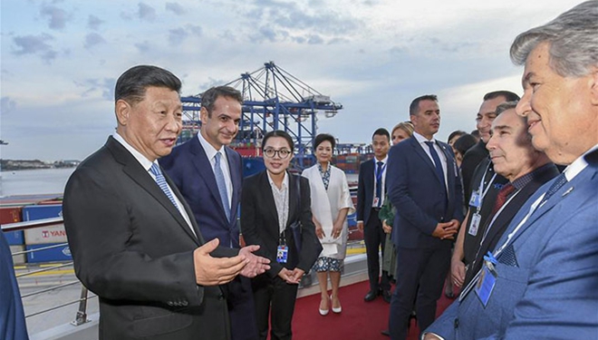 Xi, griechischer Premierminister besuchen Piräushafen, würdigen BRI-Kooperation