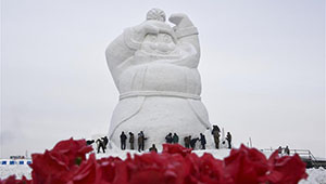 Schneeskulpturen für Neujahr 2020 in Harbin von Chinas Heilongjiang angefertigt