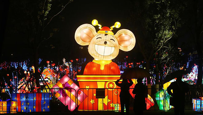 Beleuchtungsinstallationen während einer Laternenshow in Nantong ausgestellt