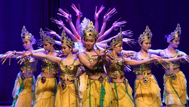 Chinesische Tanz- und Musikshow erhält großen Applaus vom Publikum in Istanbul