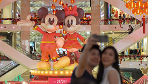 Dekorationen für bevorstehendes chinesisches Neujahrsfest in Kuala Lumpur von Malaysia