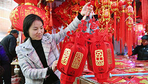 Einkaufen für Frühlingsfest in Qujing von Chinas Yunnan
