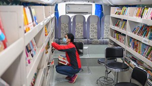 Mobile Bibliotheken in Bussen in Changsha nehmen Betrieb wieder auf