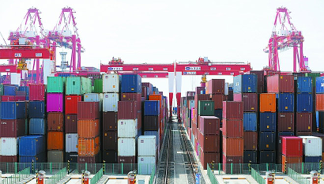 Shanghaier Hafen verzeichnet im Juli Containerumschlag auf Rekordniveau