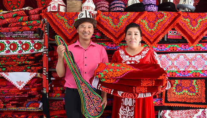 Traditionelle Handwerksindustrie zur Armutsbekämpfung in Chinas Xinjiang entwickelt