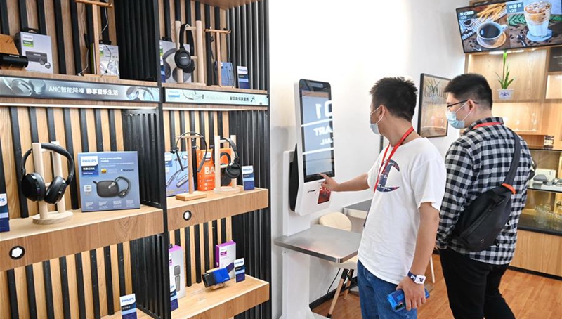 Taiwanischen Studenten besuchen Hightech- und Industrieunternehmen in Fujian