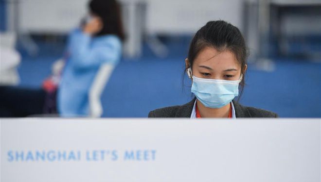 Journalisten im Medienzentrum der 3. CIIE am Tag der Journalisten