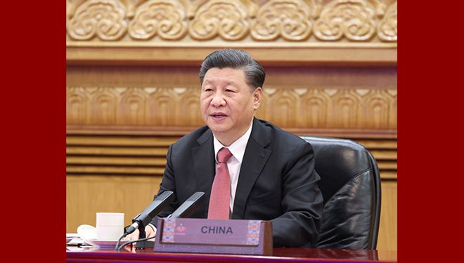 Xi hält beim Treffen der APEC-Wirtschaftsführer eine Rede