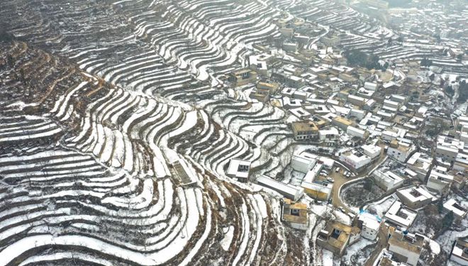 Schneebedeckte Terrassenfelder in Handan von Hebei