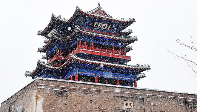 Schneebedeckte antike Stadt Xuanhua in Zhangjiakou von Hebei