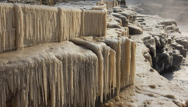 Winterlandschaft des Wasserfalls Hukou