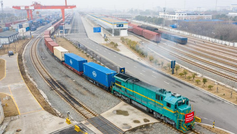 60.000 TEU-Container mit China-Europa-Güterzug von Nanjing nach Europa transportiert