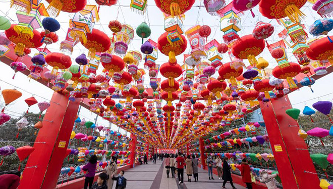 Laterne-Dekorationen vor dem chinesischen Neujahrsfest in Chinas Shanxi