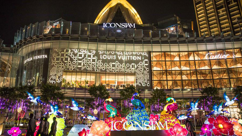 Einkaufszentren in Bangkok mit Elementen des chinesischen Neujahrs dekoriert