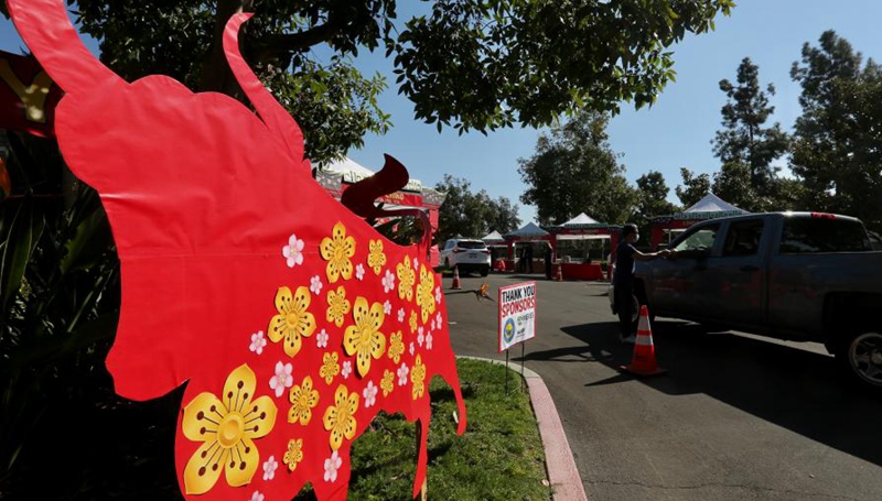 Durchfahrtsfeier zum chinesischen Neujahrsfest in Kalifornien veranstaltet