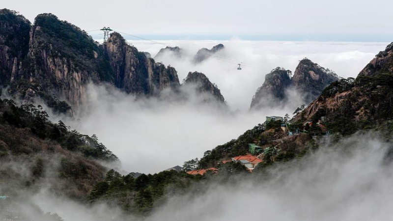 Atemberaubend schöne Landschaft des Huangshan-Gebirges