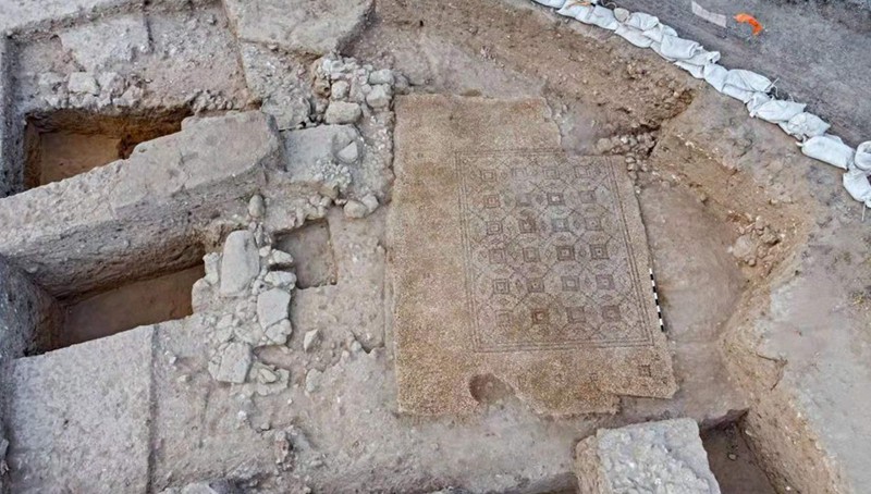 Archäologen entdecken 1.600 Jahre altes buntes Mosaik in Israel