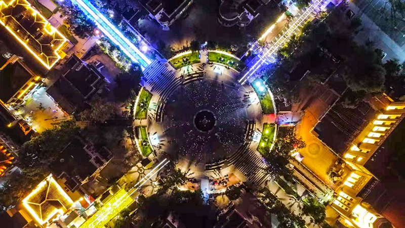 Tianjin in Nordchina feiert den 1. Mai mit beeindruckender Lichtshow