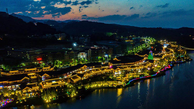 Nachtansicht der Gemeinde Wanda in Chinas Guizhou
