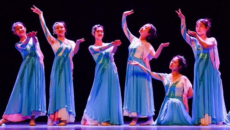Fotogeschichte einer Tanzgruppe mit hörgeschädigten Mitgliedern an der Technischen Universität Tianjin