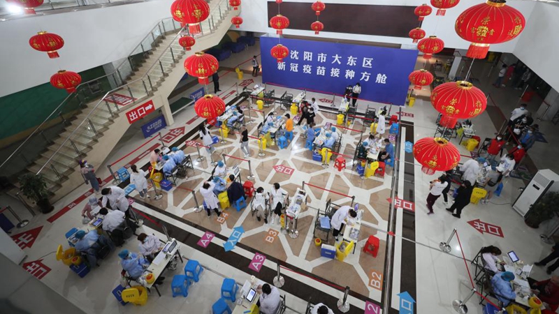Menschen in Shenyang lassen sich gegen COVID-19 impfen