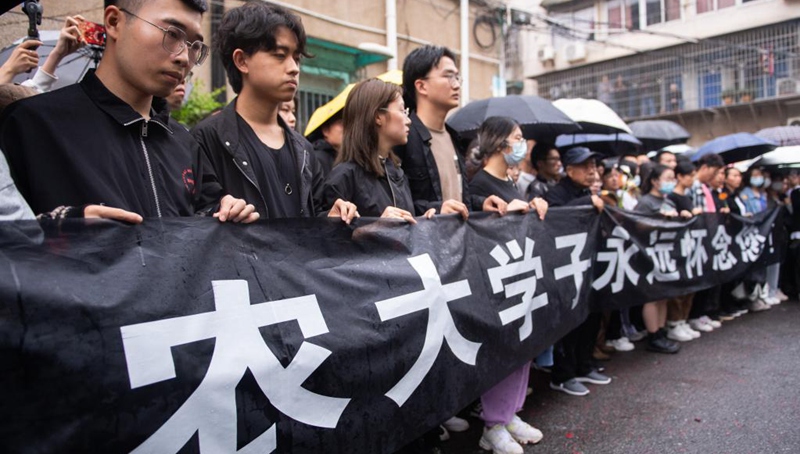Menschen trauern um Yuan Longping in Changsha