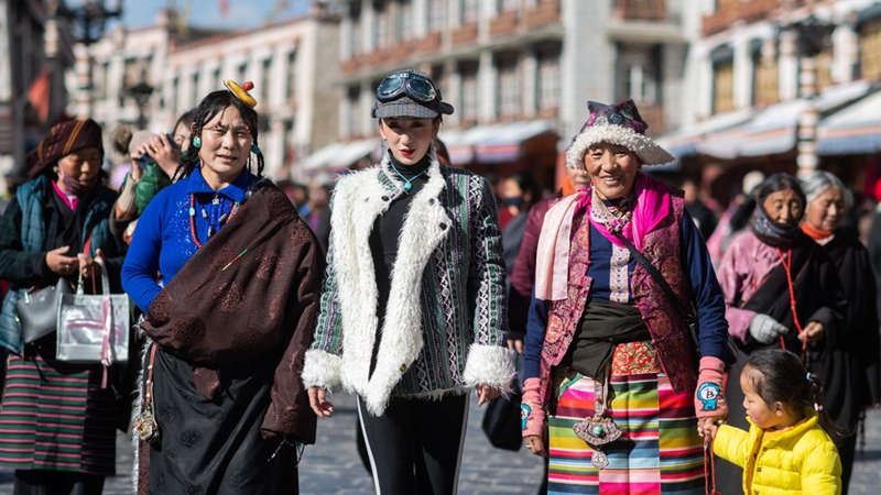 Höhere Einkommen sorgen für größere Kleiderauswahl für Tibeter