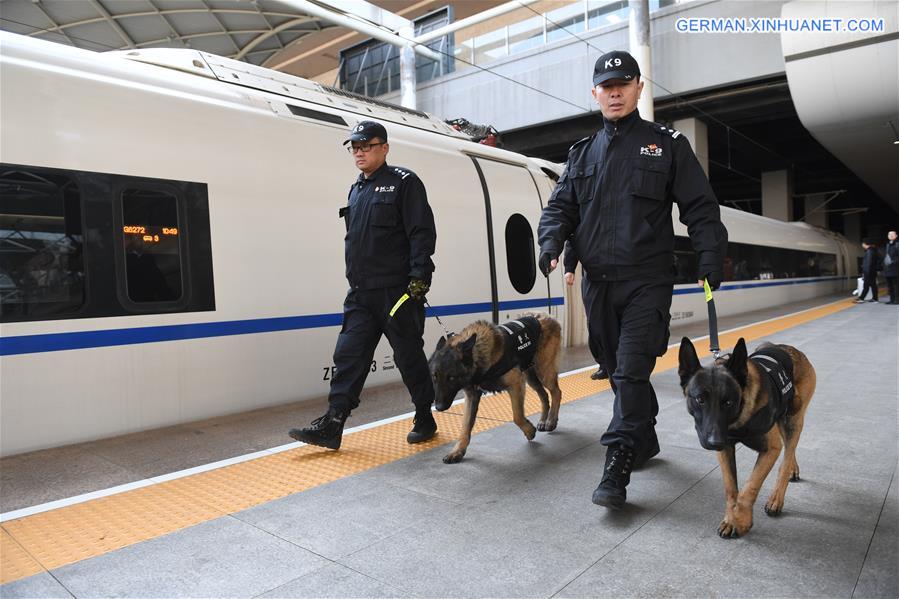 polizeihundegew01hrleistendiesicherheitambahnhofinnordchina
