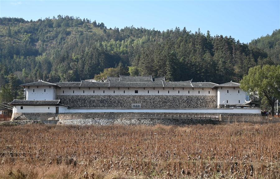 anzhenbao: wohngebude aus stampferde im 19.